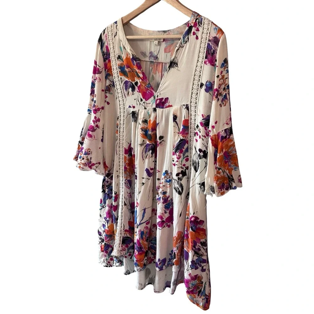 Umgee Floral Tunic Top Size M White Multi Rayon Boho Bell Sleeve Lace